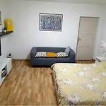 Cozy Near Hospital Апартаменты *
