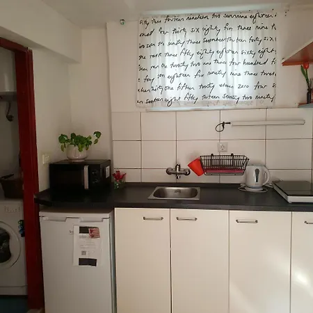 Cozy Near Hospital Апартаменты *